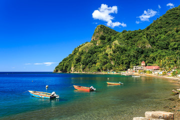 Fototapete Karibik Boote an der Bucht von Soufrière, Soufrière, Dominica  © korkeakoski