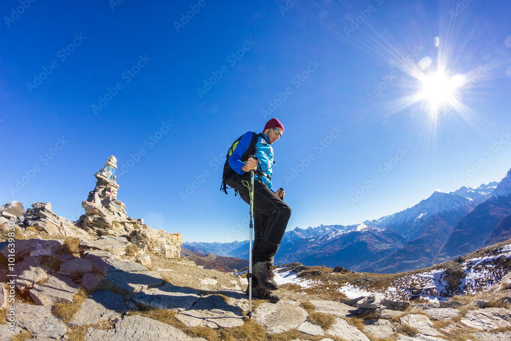 Escursionista in montagna