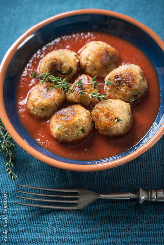 Vegane Hackbällchen in Tomatensoße photo