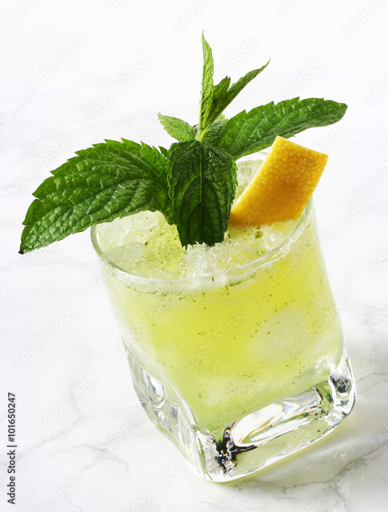 Fototapeta premium Lemon and mint drink