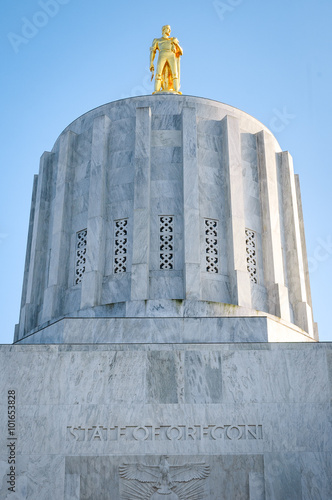 Oregon State Capitol building photo