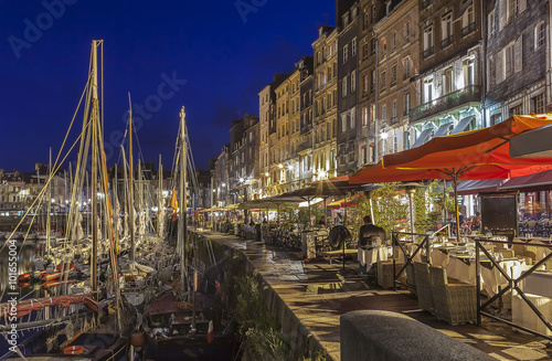 Honfleur - Restaurants am alten Hafenbecken