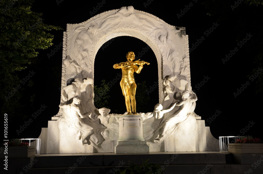 Fototapeta premium Johann Strauss II bronze memorial from Vienna Stadtpark 