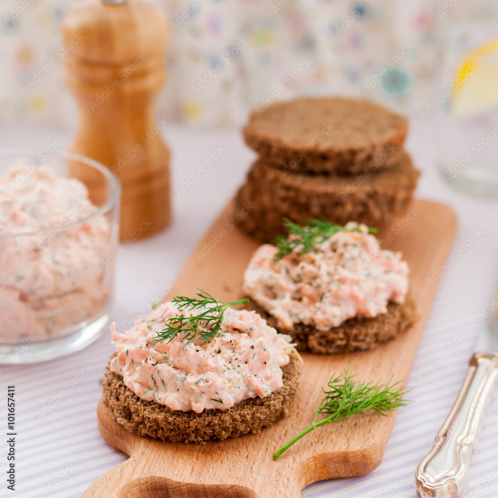 Smoked Salmon, Cream Cheese, Dill and Horseradish Pate on Rye Br Smoked Salmon, Cream Cheese, Dill and Horseradish Pate on Rye Br