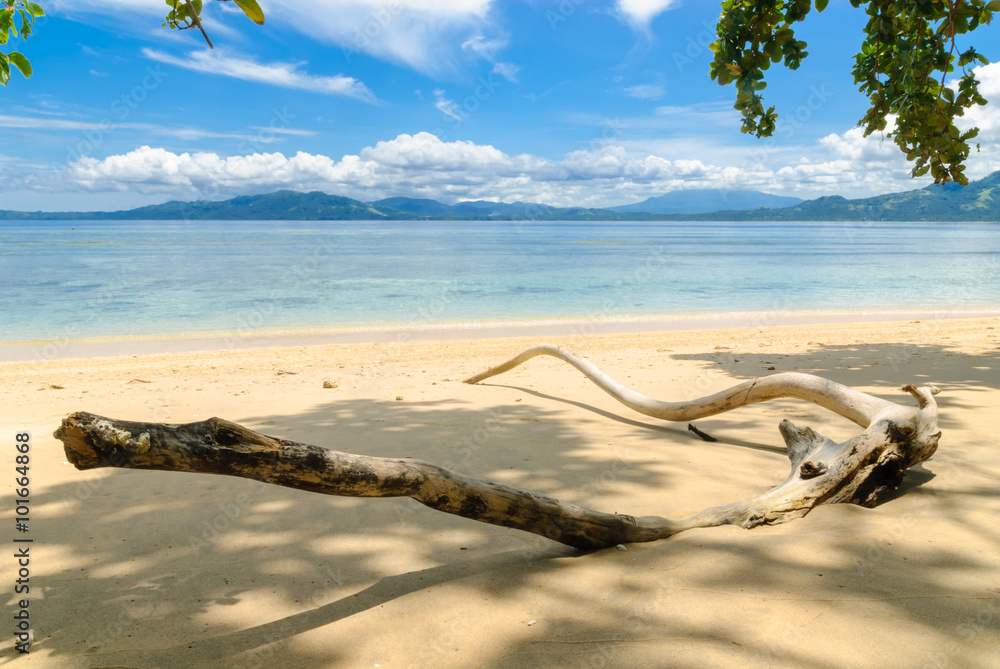 Fotografie Beach on Siladen island in Bunaken National Marine Park, Sulawesi, Indonesia
