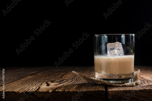 Canvastavla Glass with Cream Liqueur