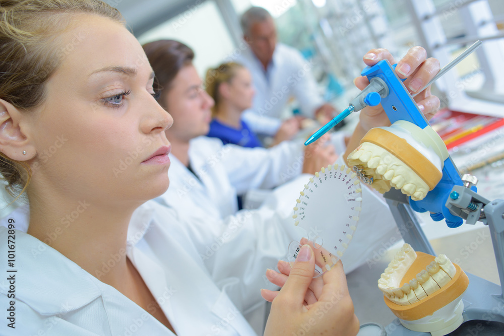 Fotografie size of dentures