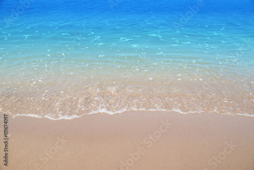 Wave & Sand beach background © kittiyaporn1027