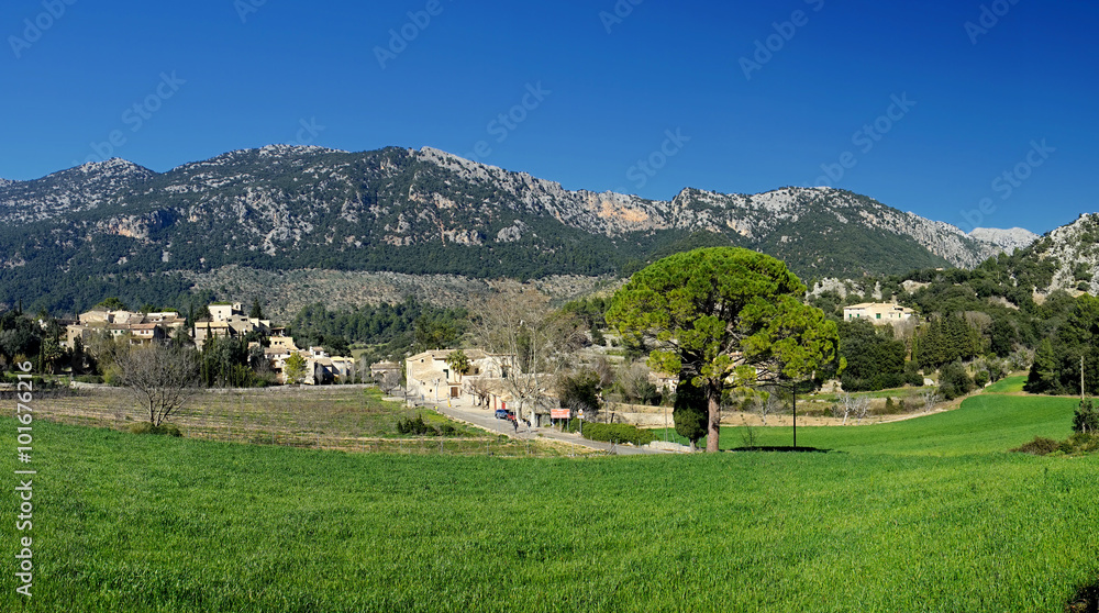 Naklejka premium orient village in majorca
