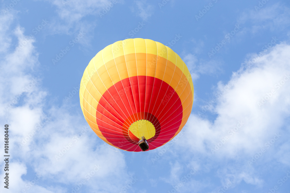 Fototapeta premium Hot air balloon on blue sky