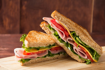 Sierkussen Snackbar Sandwich met tomaat sla en kaas  © mariolizaola