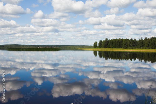 Fototapeta Naklejka Na Ścianę i Meble -  отражение облаков в озере
reflection of clouds in lake