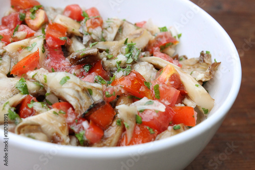 Tomato salad with grilled mushrooms