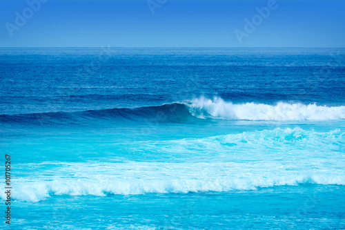 Jandia surf beach waves in Fuerteventura © lunamarina