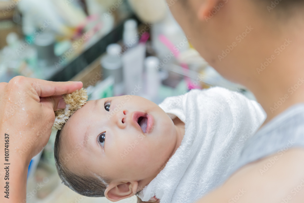 Newborn baby having a bath ,have fun in the bath time - obrazy, fototapety, plakaty 
