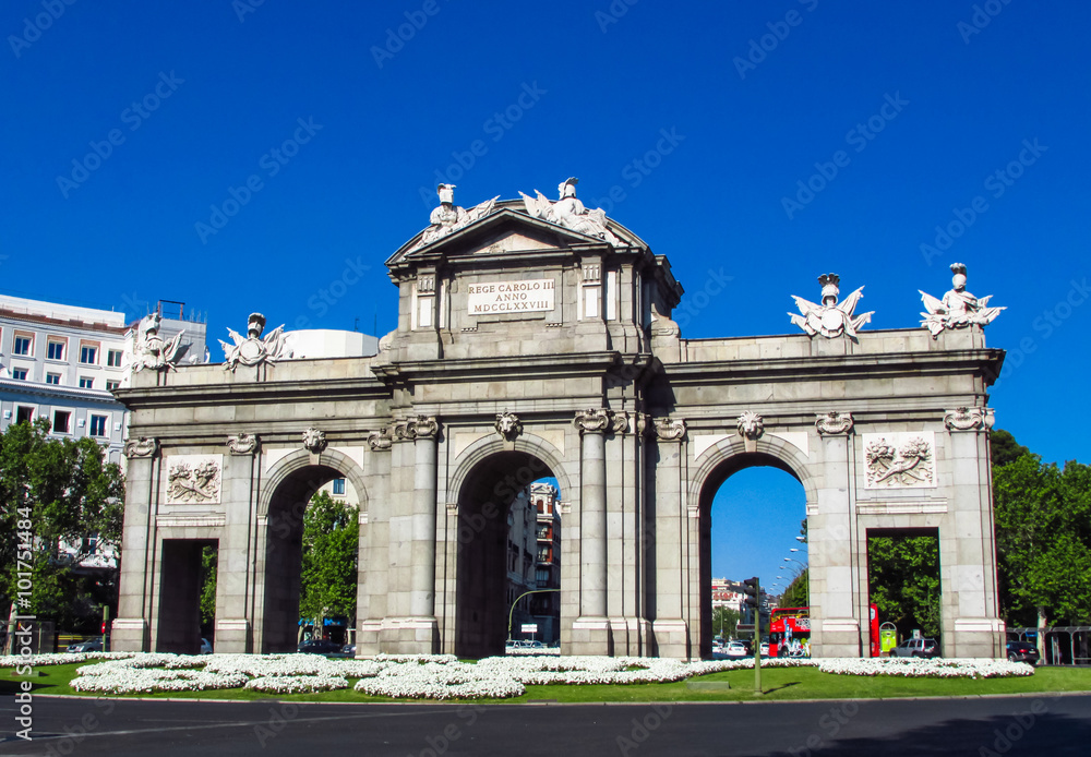 Obraz premium Arch of triumph in Madrid, Spain