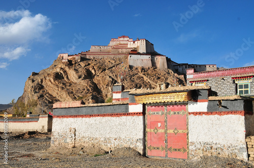 Tibetan Gyantse Dzong fortress in Gyantse town
 photo