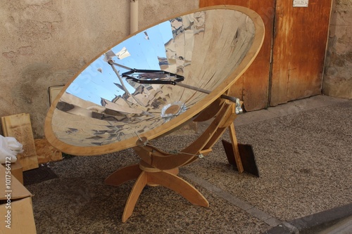 Solarkocher durch Parabolspiegel