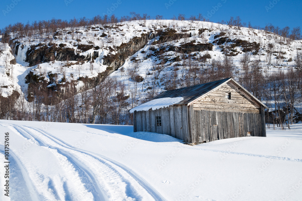 Holzhaus in Schweden im Winter