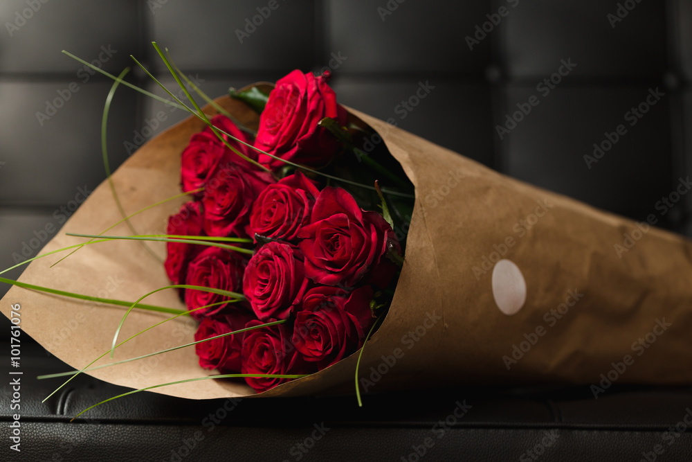 Bouquet of red roses on black background - obrazy, fototapety, plakaty 
