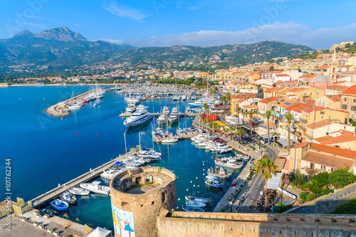 Cuadro en lienzo CALVI, CORSICA ISLAND - JUN 29, 2015: view of boats and colorful houses in Calvi port