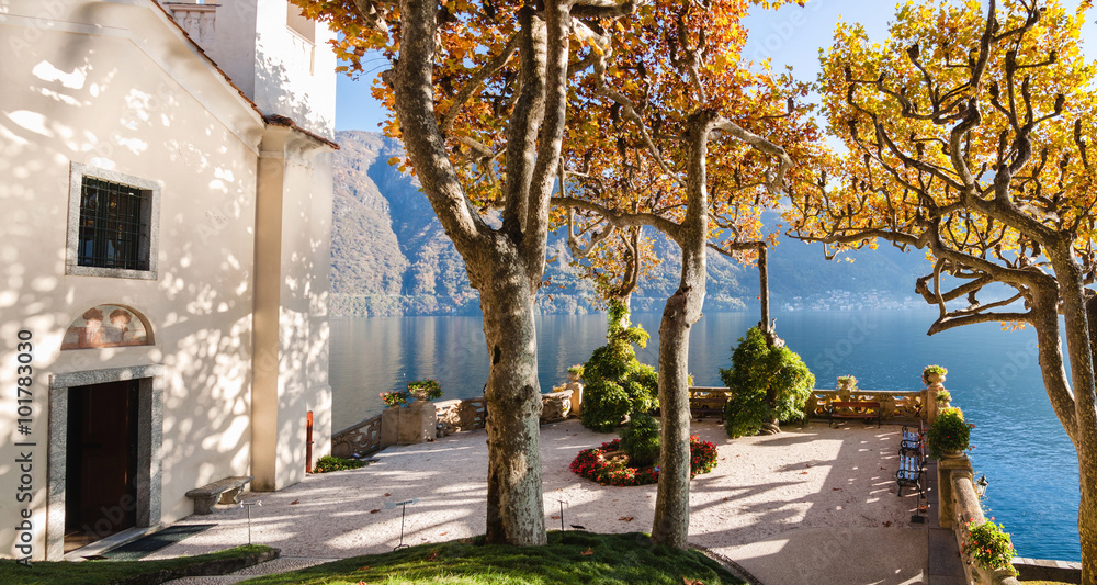 Φωτογραφία The park of Villa Balbianello in Lenno, Lake Como, Italy