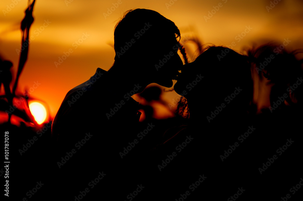 couple kissing silhouette on their love story