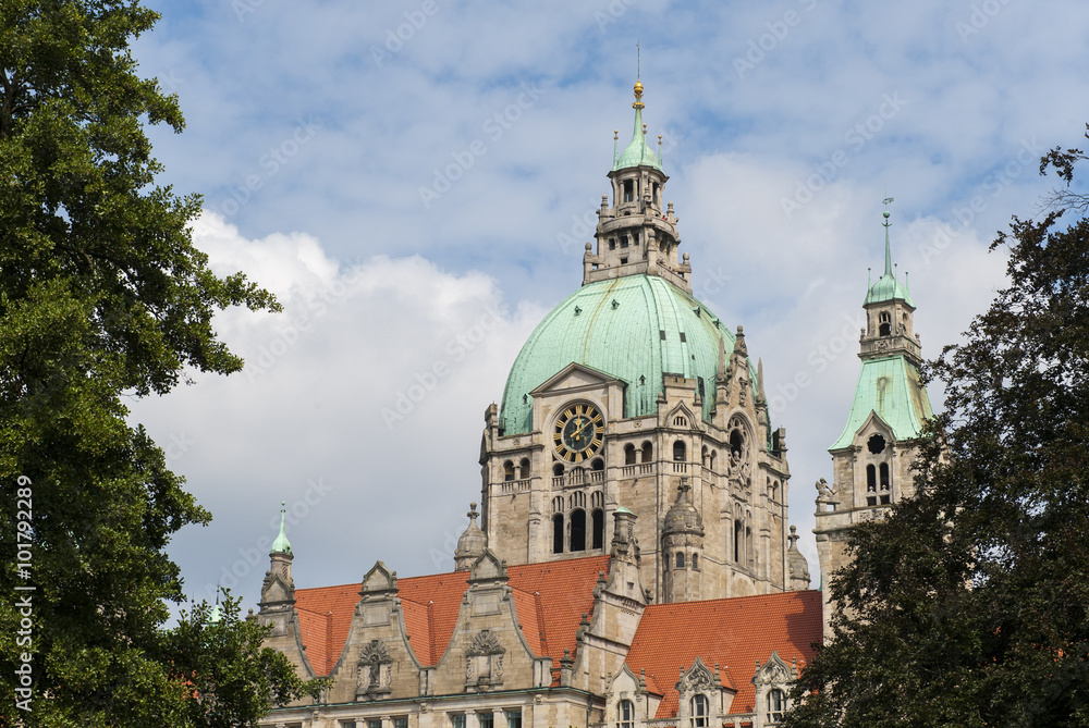 Fototapeta premium Reflection in lake of city hall in Hanover at summer day