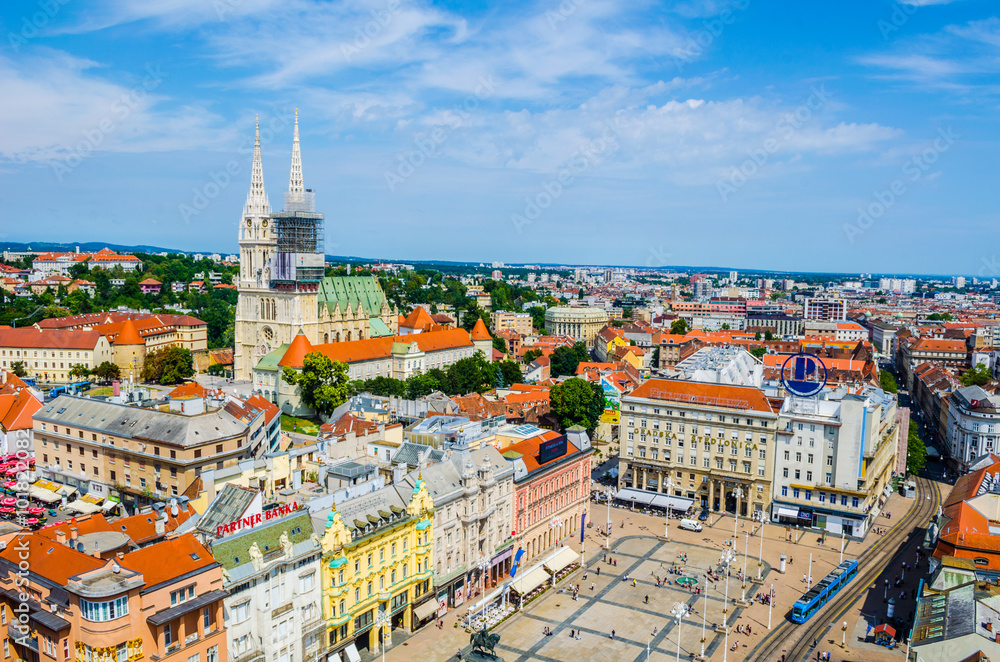 Φωτογραφία aerial view of the ben jelacic square in the croatian capital zagreb