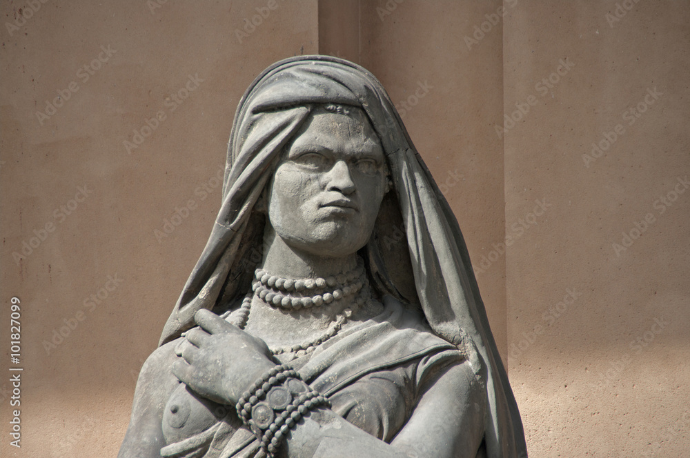 Afrika-Figur vor der Frankfurter Wertpapierbörse Afrika-Figur vor der Frankfurter Wertpapierbörse