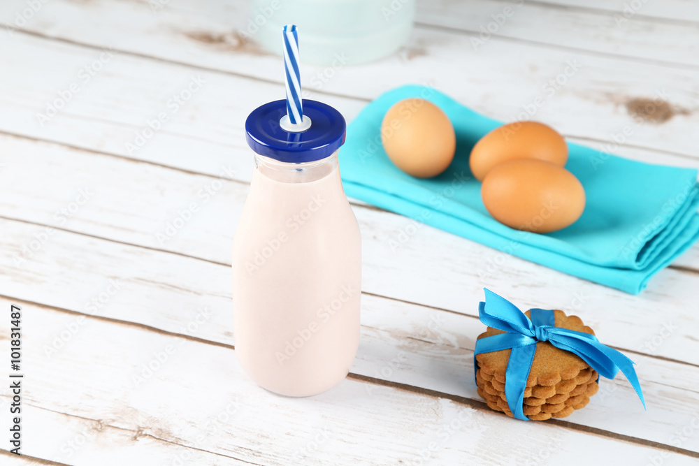 Fotografie milk with raw organic brown eggs