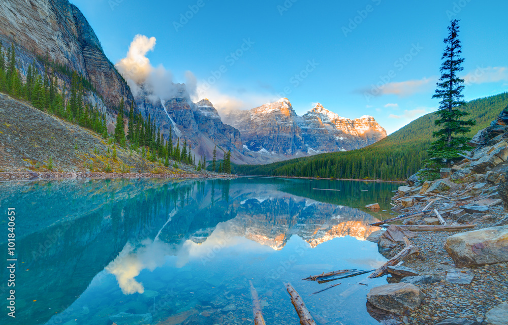 Sunrise at Moraine lake