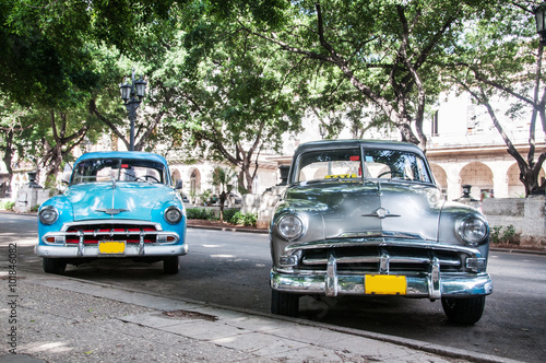 beautiful cars parked Cuban ancient © Massimiliano Marino