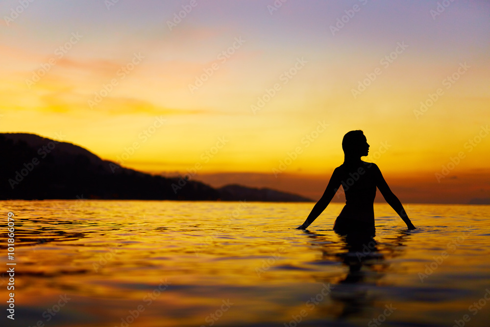 Healthy Lifestyle, Health Background. Silhouette Of Beautiful Young Woman Enjoying Sea Water And Sunset. Summer Travel Holidays Vacation. Happiness, Freedom, And Peace, Wellness, Body Care Concept. 