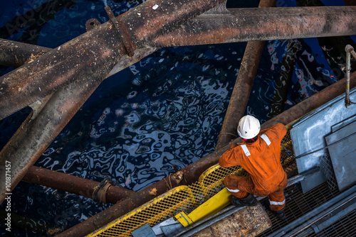 Fotografie Wokers at jack up oil rig leg