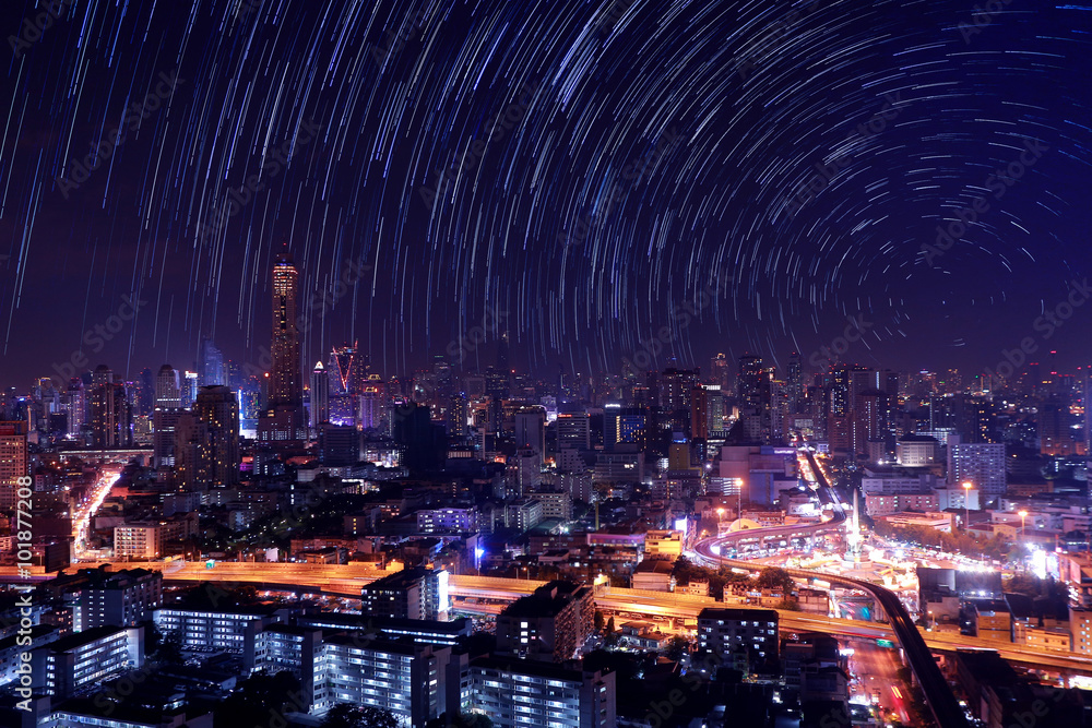 Φωτογραφία The night sky , the stars and the Tallest building in the city.