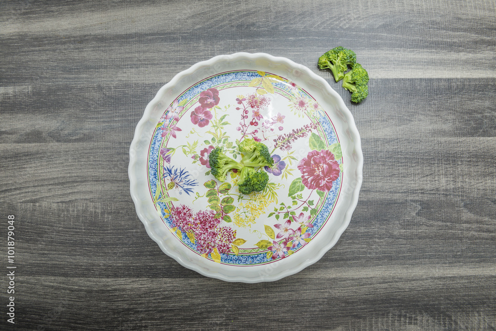 Φωτογραφία Quiche dish with flowers