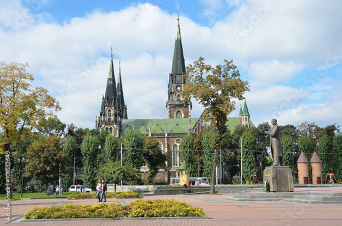 Церковь святых Ольги и Елизаветы, площадь Крапивницкого во Львове