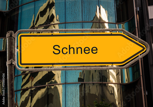 Schild 42 -Schnee photo