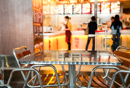 Miejsca i stolik w kawiarni fast food