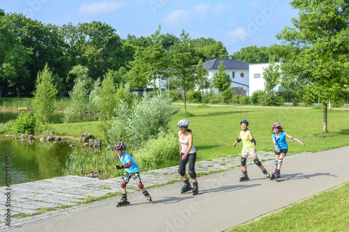 Obraz na płótnie Beim Inline-Skating im Park