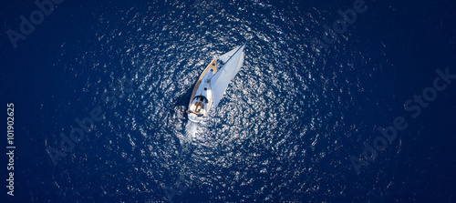 Fotografia Amazing view to Yacht sailing in open sea at windy day