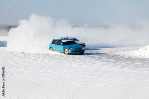 Auto ice racing