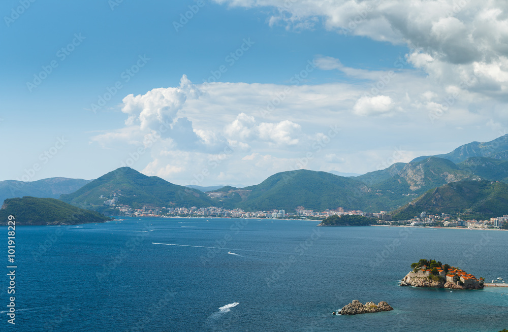 Φωτογραφία The picturesque panorama of the Adriatic coast near the island o