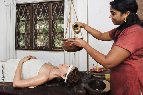 Ayurvedic shirodhara treatment in India photo