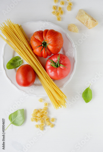 cooking pasta with tomato and cheese
