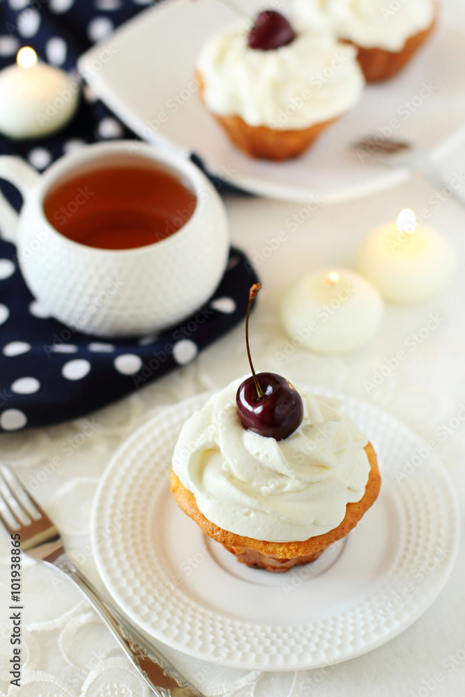 cupcakes with whipped cream and cherry cupcakes with whipped cream and cherry