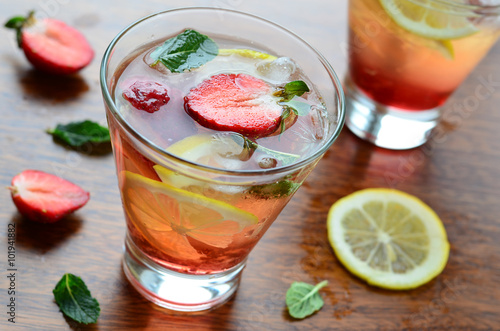 Strawberry and lemon drink