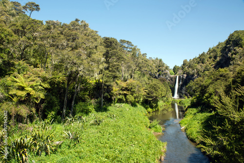 Hunua falls locatad in  Hunua Ranges Regional Park close to Auckland, New Zealand