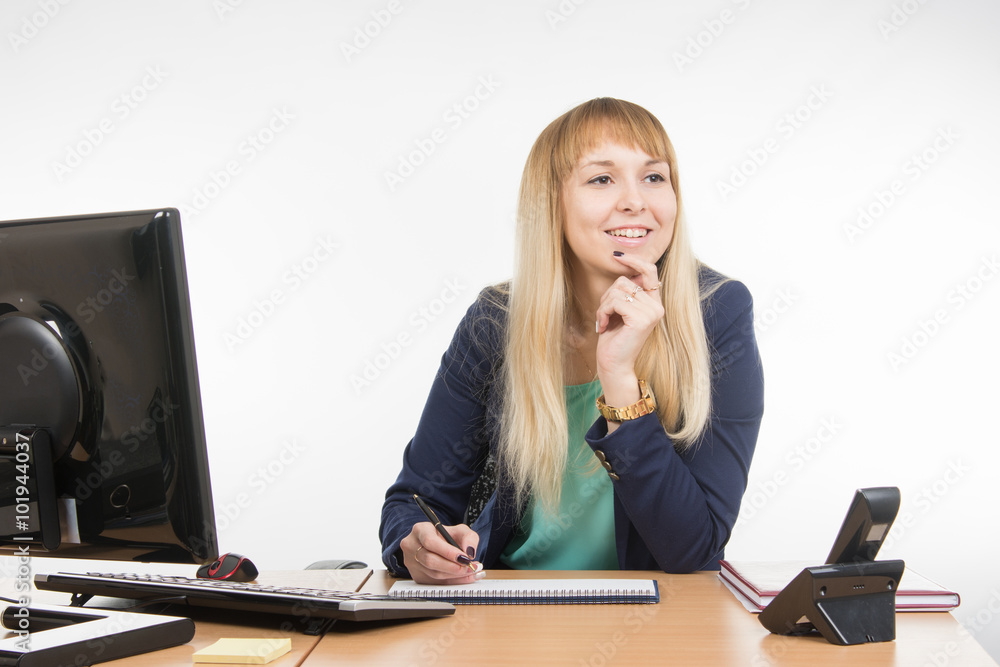 The secretary wrote down a note in the diary and looked in at the visitor The secretary wrote down a note in the diary and looked in at the visitor